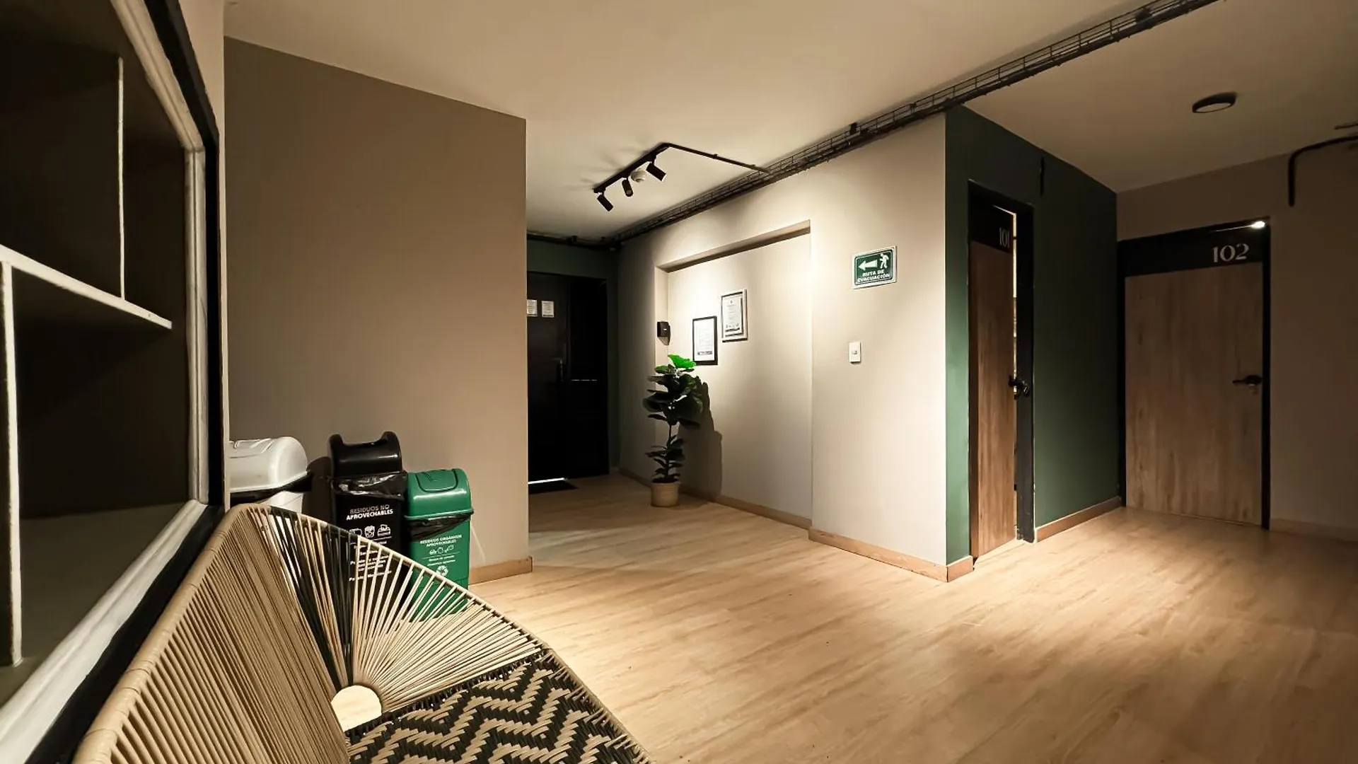 Nuevo Estudio Cerca De Plaza Mayor Nid101 By Roots Rentals Медельин