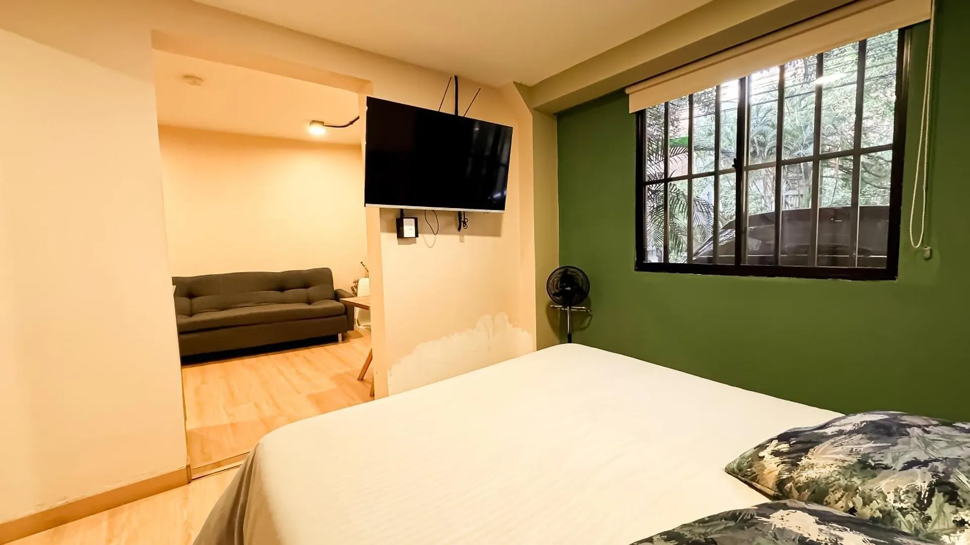Nuevo Estudio Cerca De Plaza Mayor Nid101 By Roots Rentals Медельин
